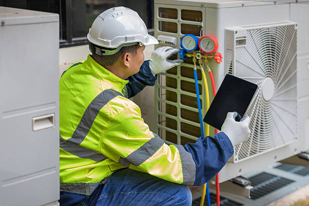 Professional Hvac technician working in Mapleton, IA